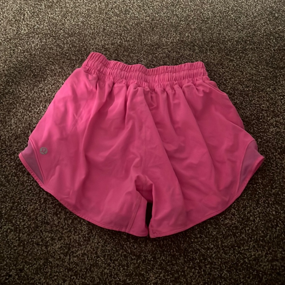 Lululemon pink size 2 hotty hot 4 inch shorts